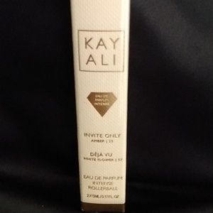 Kayali rollerball deja vu. Amber/ white flower